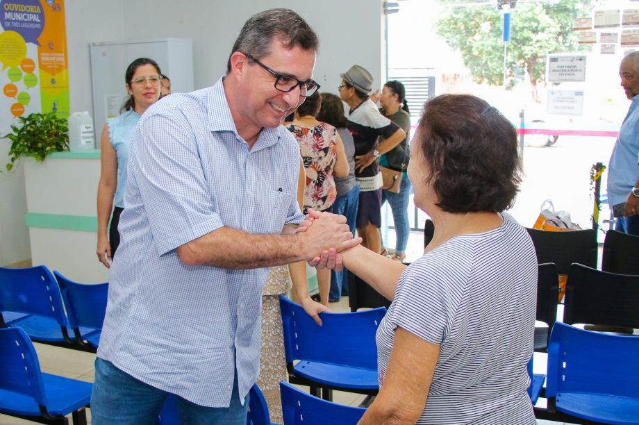 Seguindo com vistorias dos prédios públicos, Prefeito visitou Unidade de Saúde e ouviu servidores e população