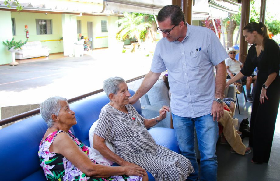 Dr. Cassiano visita lar de idosos e discute ampliação e aumento de repasse para a instituição