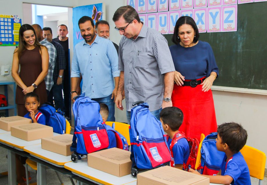 Mais de 450 alunos da Escola Marlene Noronha voltam às aulas em período integral