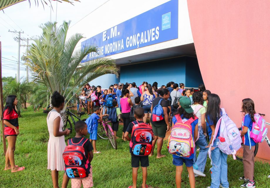 Mais de 450 alunos da Escola Marlene Noronha voltam às aulas em período integral