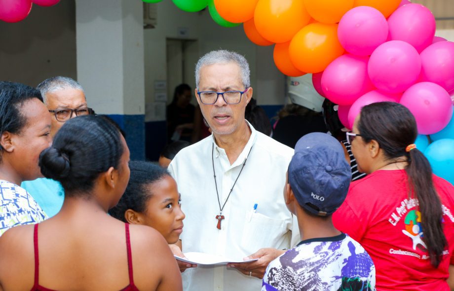 Mais de 450 alunos da Escola Marlene Noronha voltam às aulas em período integral