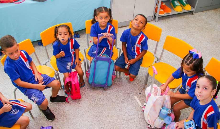 Mais de 450 alunos da Escola Marlene Noronha voltam às aulas em período integral