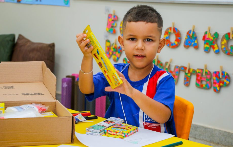 Mais de 450 alunos da Escola Marlene Noronha voltam às aulas em período integral