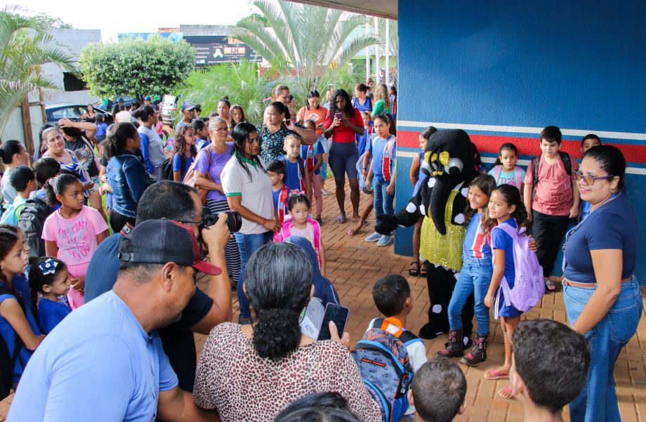 Mais de 450 alunos da Escola Marlene Noronha voltam às aulas em período integral