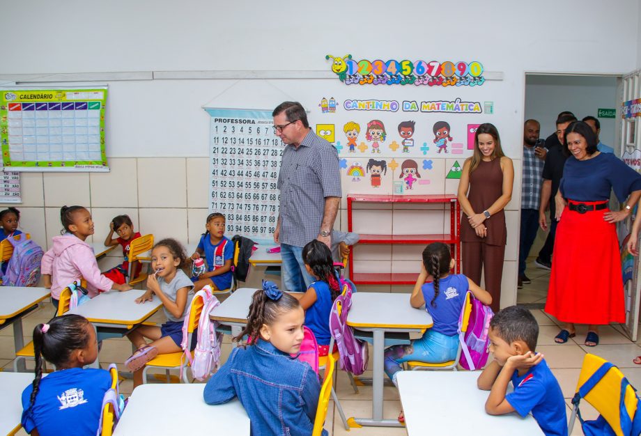 Mais de 450 alunos da Escola Marlene Noronha voltam às aulas em período integral