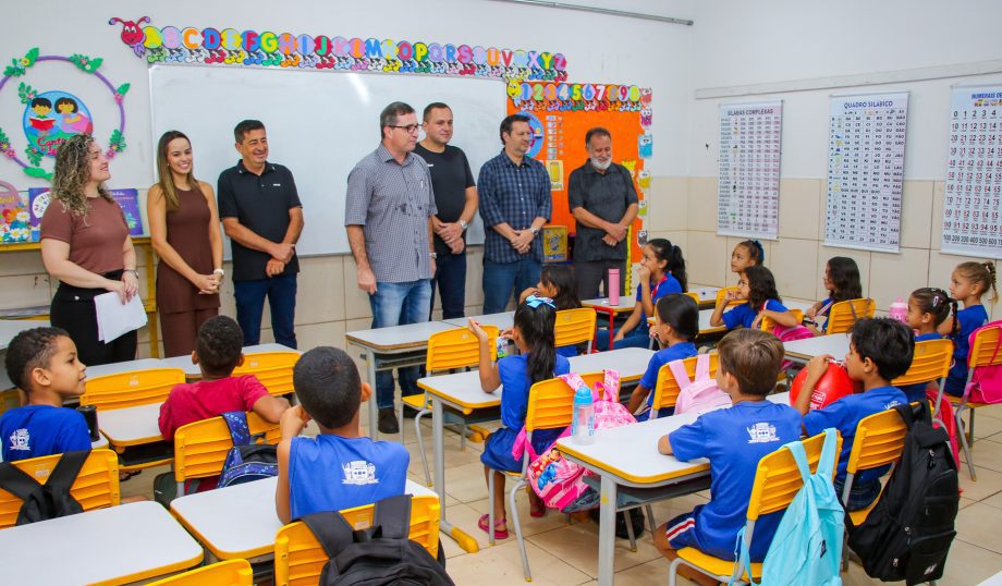 Mais de 450 alunos da Escola Marlene Noronha voltam às aulas em período integral