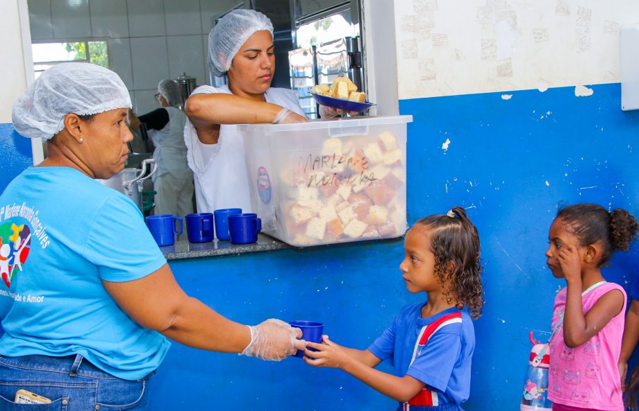 Mais de 450 alunos da Escola Marlene Noronha voltam às aulas em período integral