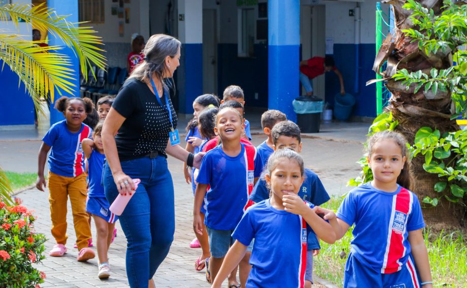 Mais de 450 alunos da Escola Marlene Noronha voltam às aulas em período integral