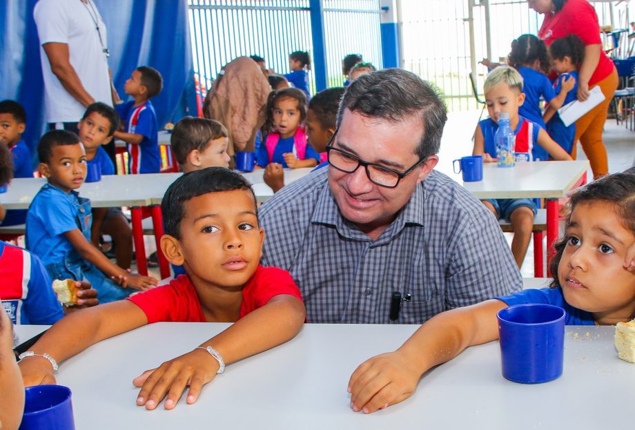 Mais de 450 alunos da Escola Marlene Noronha voltam às aulas em período integral