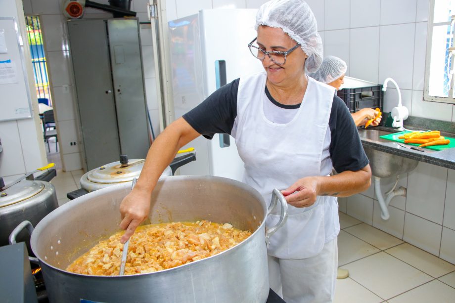 Mais de 450 alunos da Escola Marlene Noronha voltam às aulas em período integral