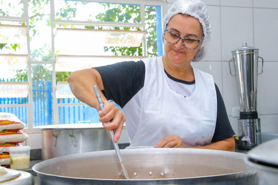 Mais de 450 alunos da Escola Marlene Noronha voltam às aulas em período integral