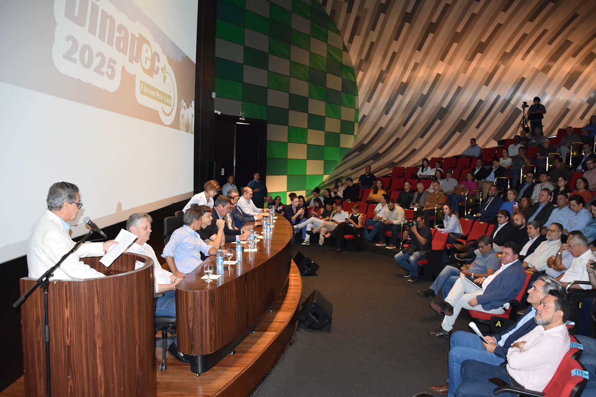 Fiems participa do lançamento da Dinapec 2025 e do Fórum Pré-COP30