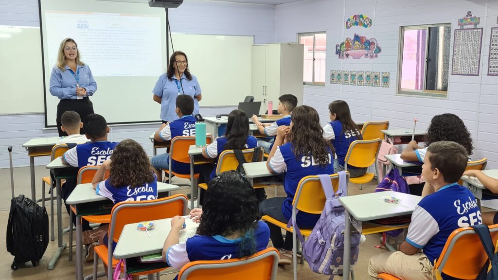 Escola Sesi recebe alunos no 1º dia de aula em Ribas do Rio Pardo