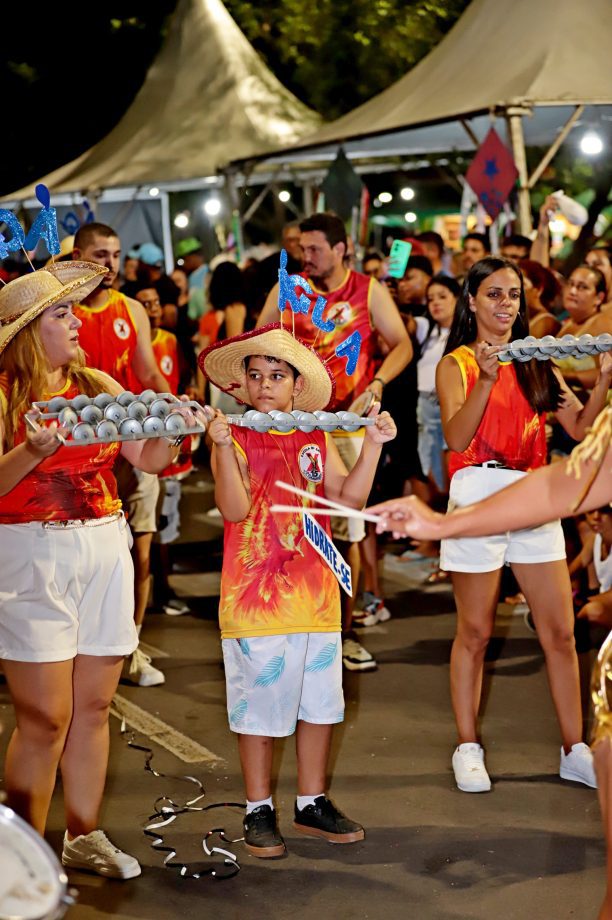 CONFIRA AS FOTOS – CarnaTrês 2025 começa com grande animação em Três Lagoas