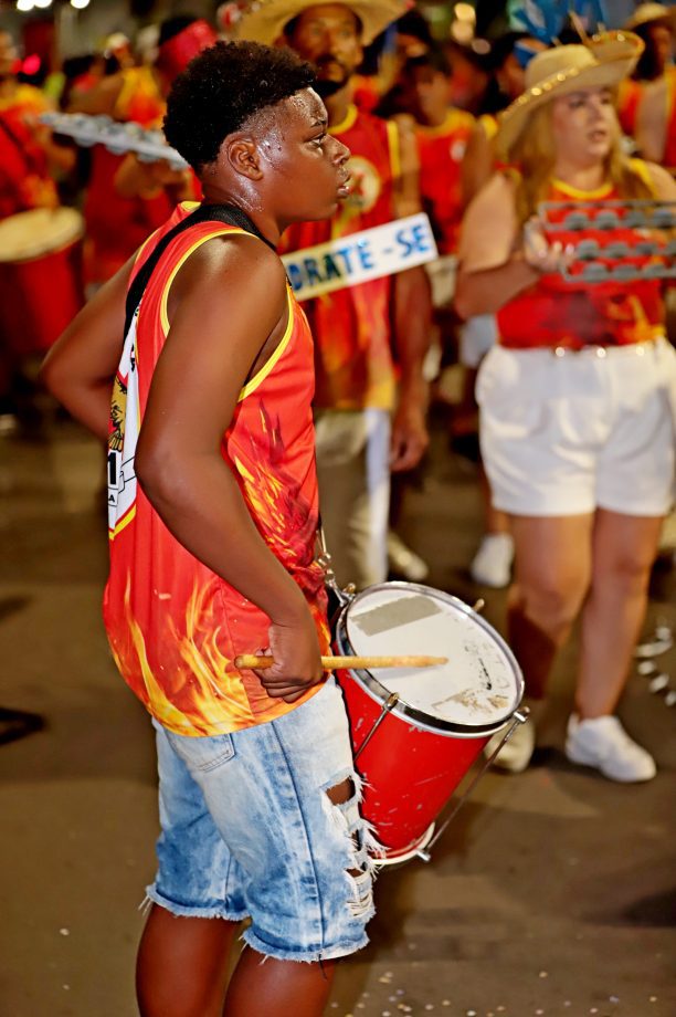 CONFIRA AS FOTOS – CarnaTrês 2025 começa com grande animação em Três Lagoas