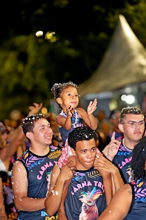 CONFIRA AS FOTOS – CarnaTrês 2025 começa com grande animação em Três Lagoas