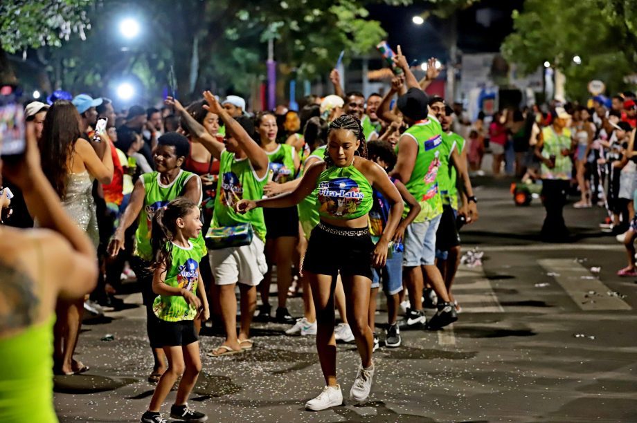 CONFIRA AS FOTOS – CarnaTrês 2025 começa com grande animação em Três Lagoas