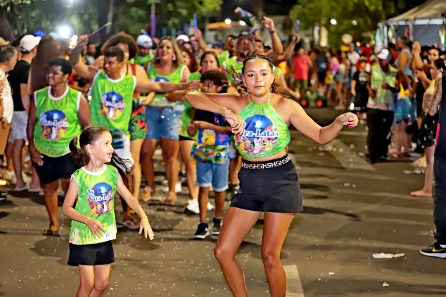 CONFIRA AS FOTOS – CarnaTrês 2025 começa com grande animação em Três Lagoas