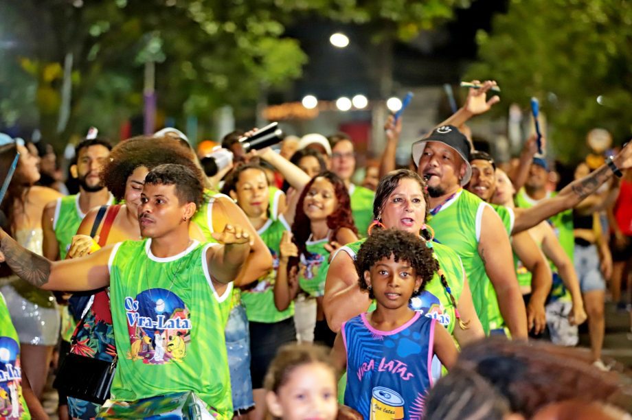 CONFIRA AS FOTOS – CarnaTrês 2025 começa com grande animação em Três Lagoas