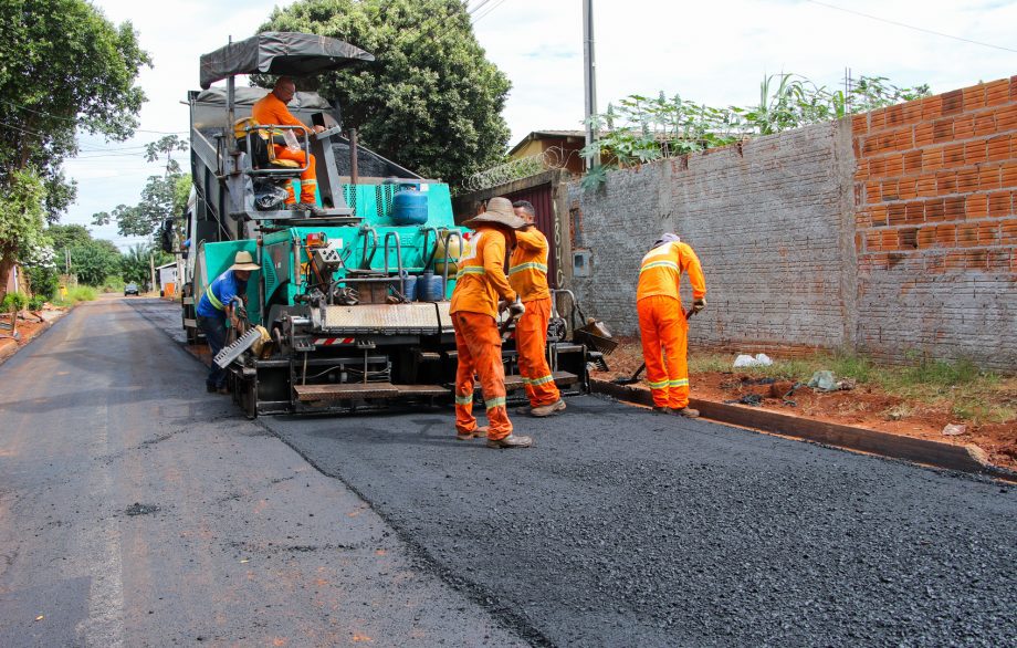 Cinco bairros de Três Lagoas estão recebendo mais de R$ 34 milhões em obras de drenagem e asfalto