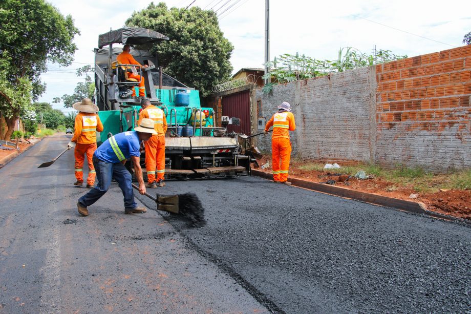 Cinco bairros de Três Lagoas estão recebendo mais de R$ 34 milhões em obras de drenagem e asfalto