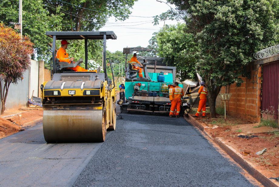 Cinco bairros de Três Lagoas estão recebendo mais de R$ 34 milhões em obras de drenagem e asfalto