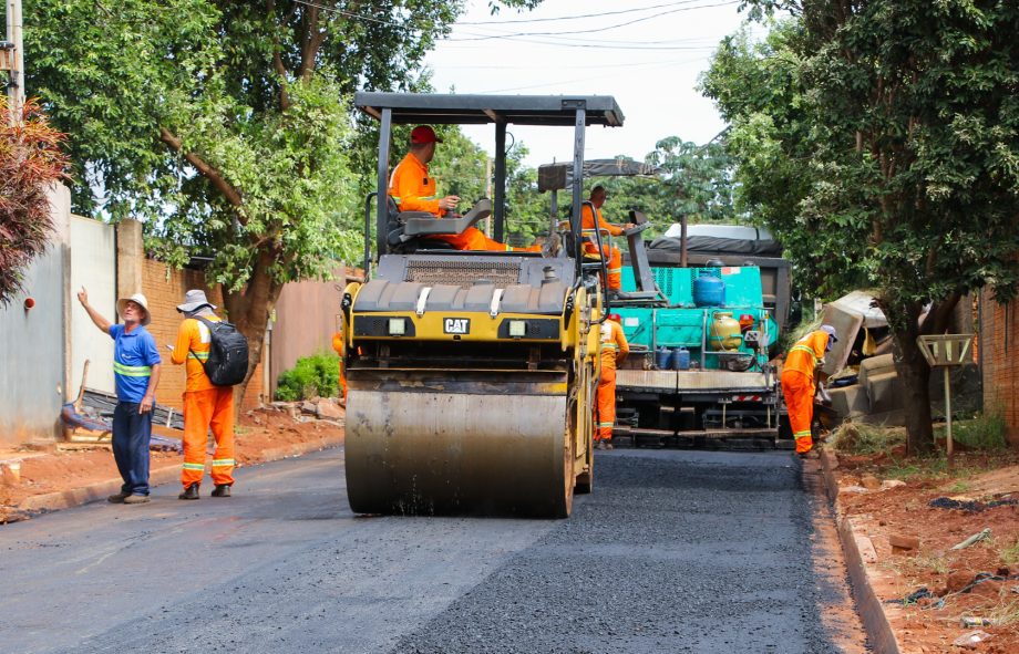 Cinco bairros de Três Lagoas estão recebendo mais de R$ 34 milhões em obras de drenagem e asfalto