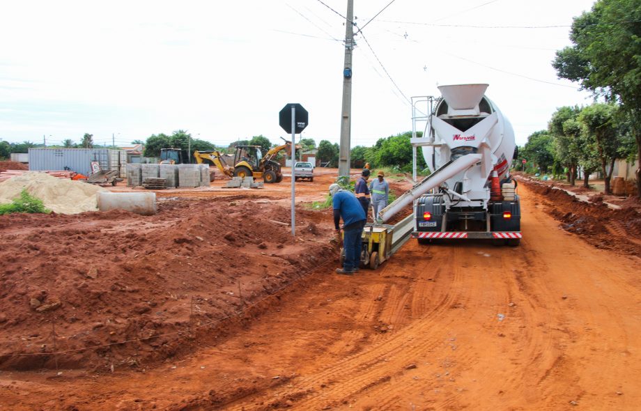 Cinco bairros de Três Lagoas estão recebendo mais de R$ 34 milhões em obras de drenagem e asfalto