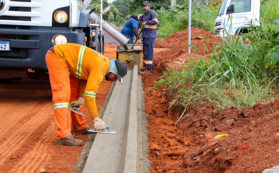 Cinco bairros de Três Lagoas estão recebendo mais de R$ 34 milhões em obras de drenagem e asfalto