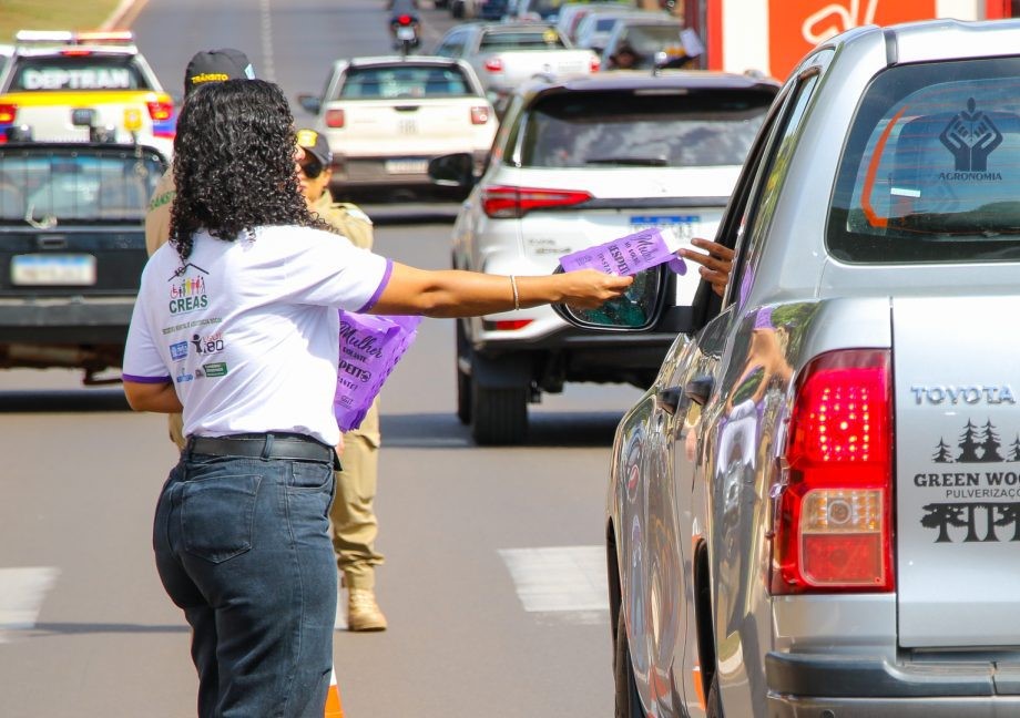 Prefeitura inicia ações em alusão ao Mês da Mulher com campanha de trânsito “Mulher ao Volante, Respeito Constante”