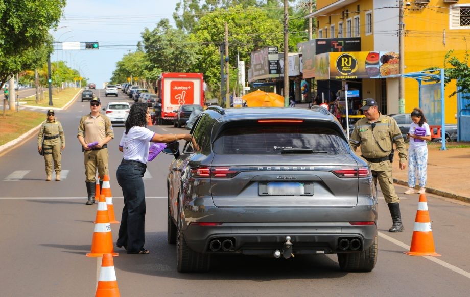 Prefeitura inicia ações em alusão ao Mês da Mulher com campanha de trânsito “Mulher ao Volante, Respeito Constante”