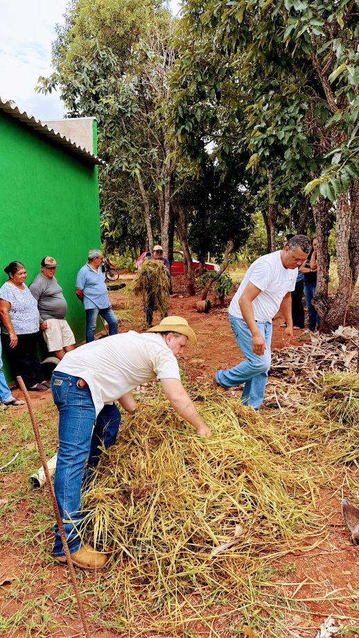 Curso sobre compostagem capacita agricultores do Assentamento Palmeira