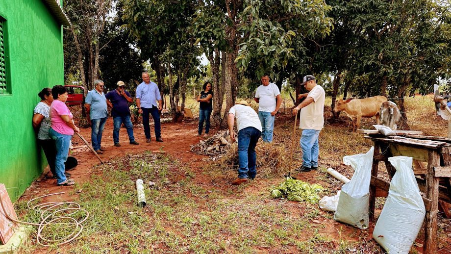 Curso sobre compostagem capacita agricultores do Assentamento Palmeira