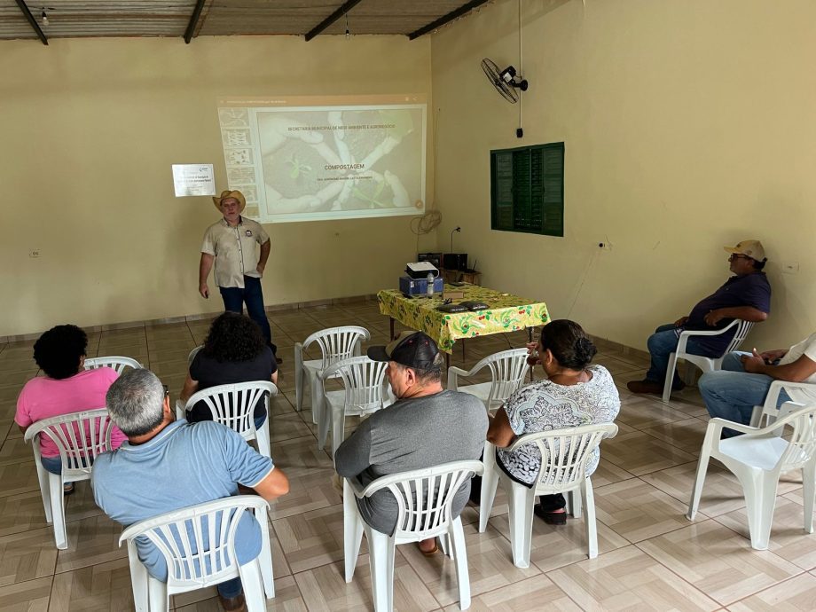 Curso sobre compostagem capacita agricultores do Assentamento Palmeira