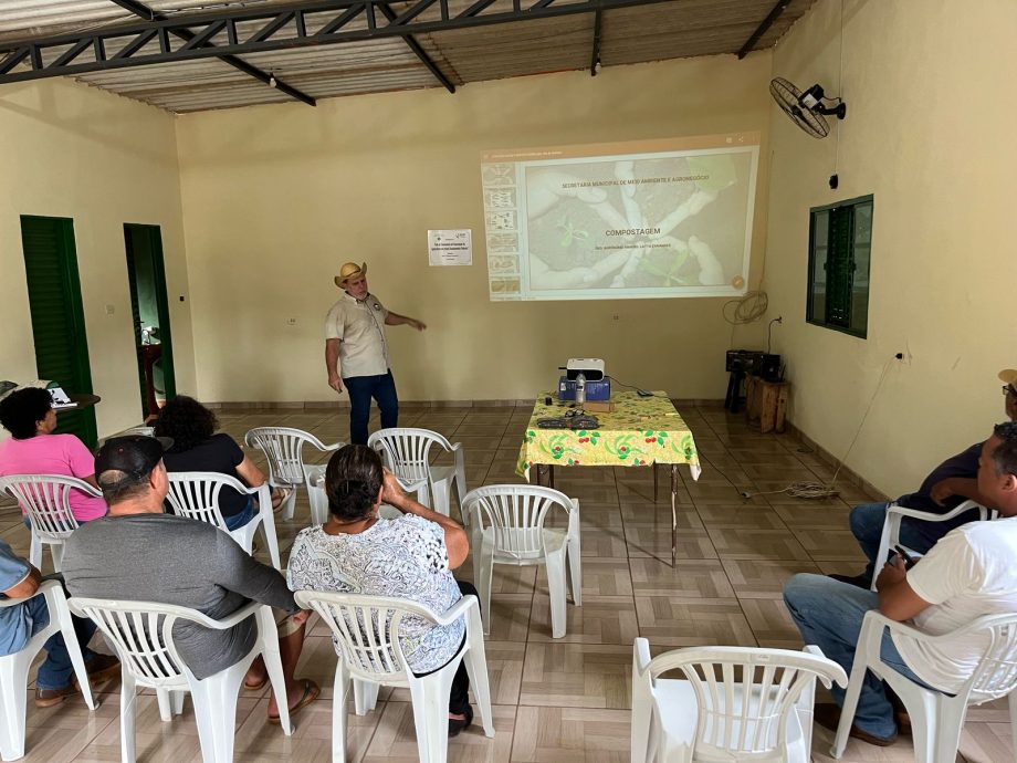 Curso sobre compostagem capacita agricultores do Assentamento Palmeira