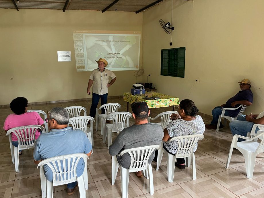 Curso sobre compostagem capacita agricultores do Assentamento Palmeira