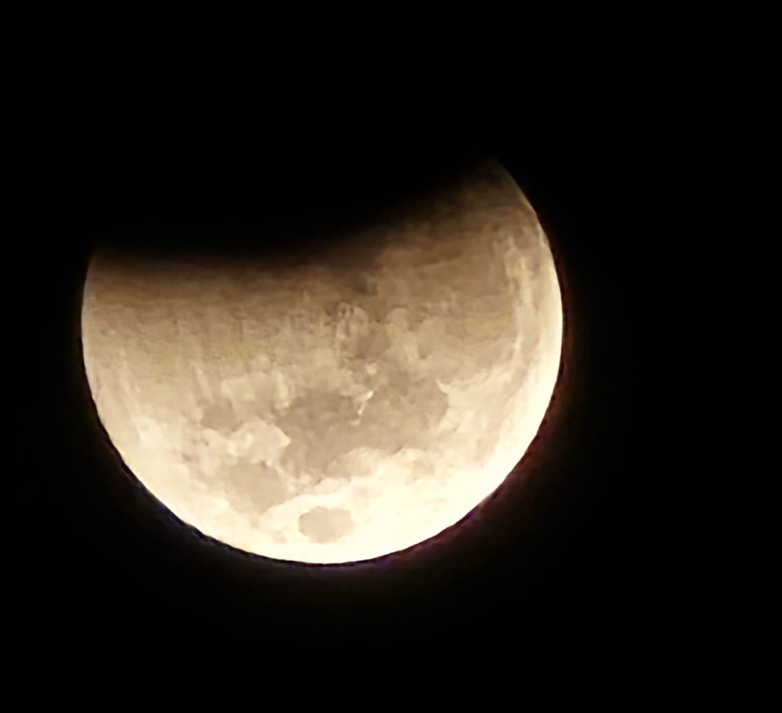 Você olhou para o céu nesta madrugada? Eclipse lunar iluminou Três Lagoas nesta sexta-feira