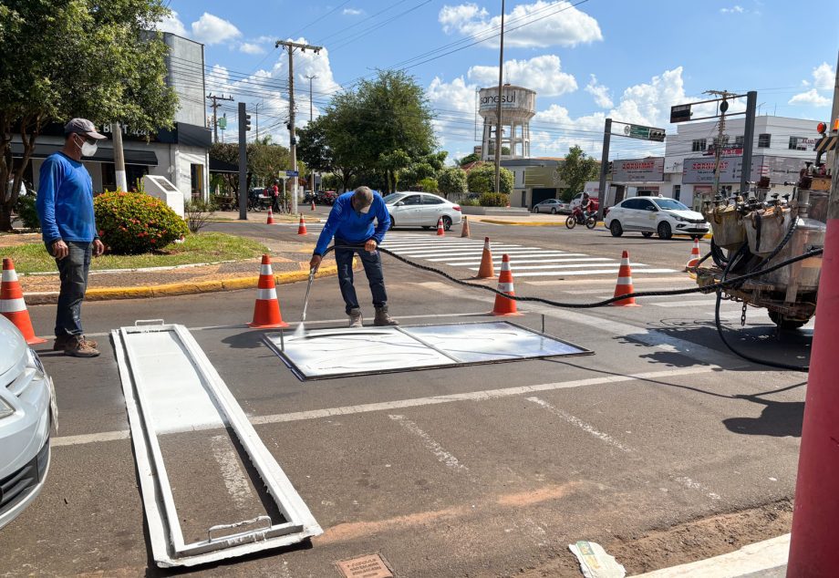 Prefeitura implanta área de espera exclusiva para motocicletas em cruzamentos com semáforo