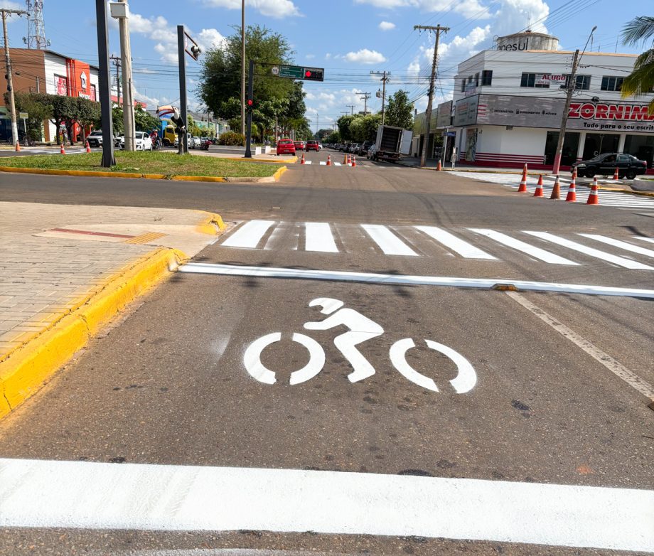 Prefeitura implanta área de espera exclusiva para motocicletas em cruzamentos com semáforo