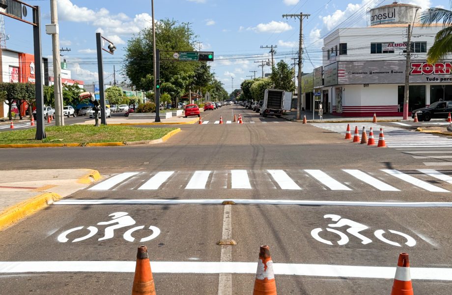 Prefeitura implanta área de espera exclusiva para motocicletas em cruzamentos com semáforo