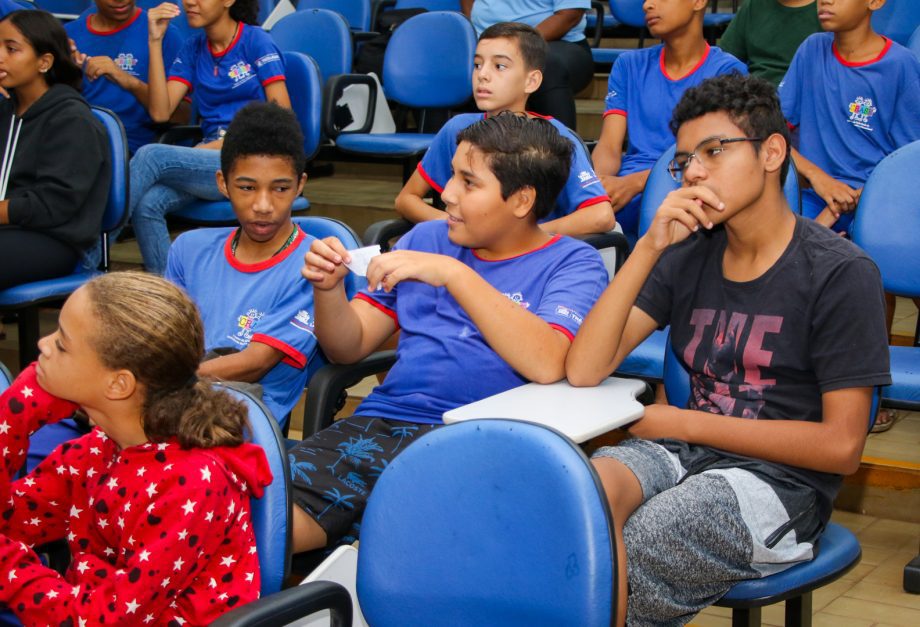 Palestra educativa destaca a importância da água para alunos do CRASE “Coração de Mãe”