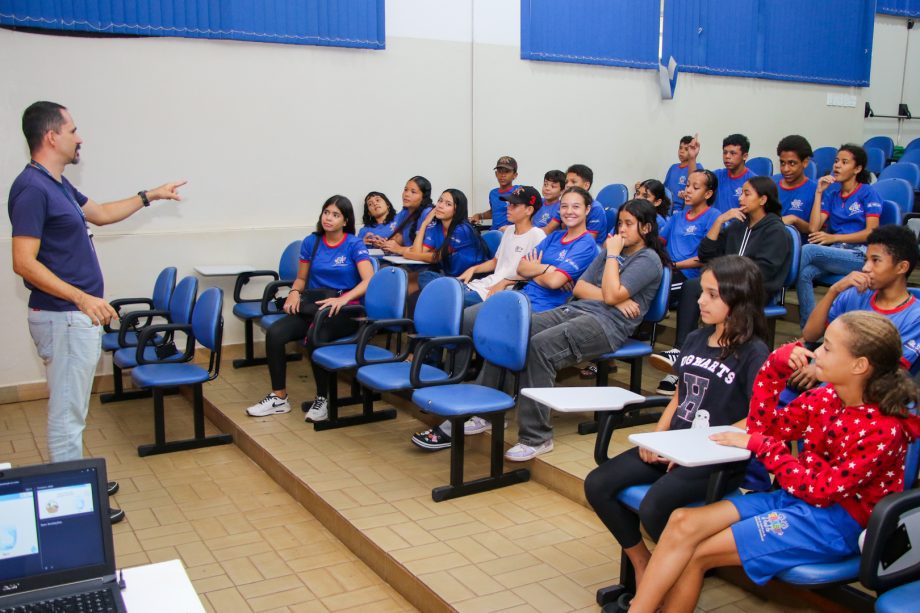 Palestra educativa destaca a importância da água para alunos do CRASE “Coração de Mãe”