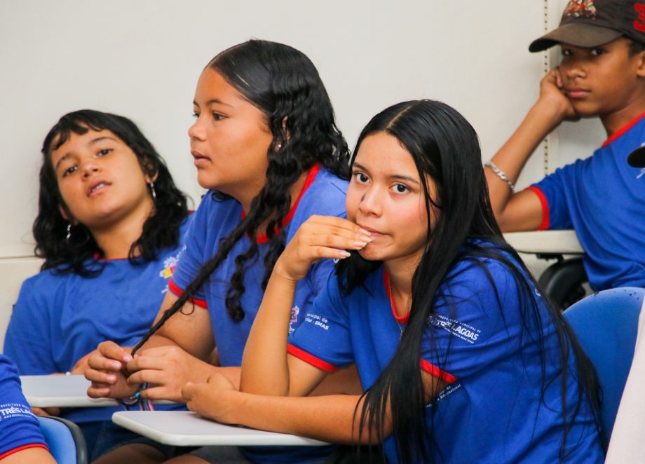 Palestra educativa destaca a importância da água para alunos do CRASE “Coração de Mãe”