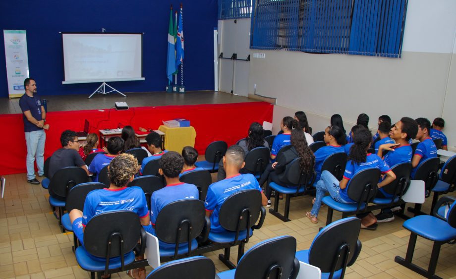 Palestra educativa destaca a importância da água para alunos do CRASE “Coração de Mãe”