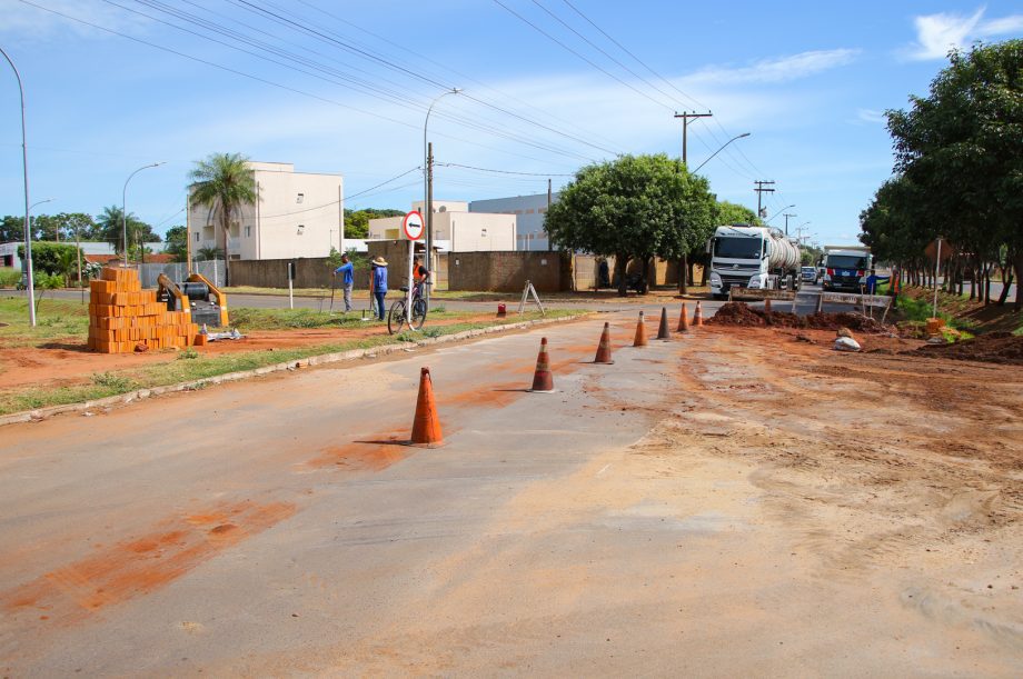 Prefeitura de Três Lagoas realiza obra para melhoria no tráfego entre três avenidas