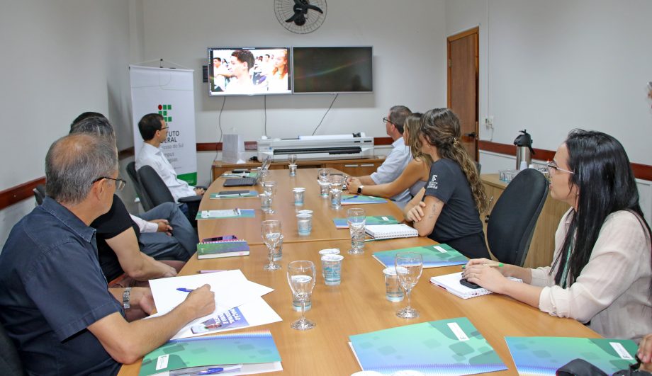 Dr. Cassiano Maia realiza visita no IFMS e no CRAM