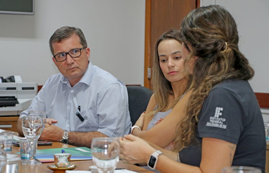 Dr. Cassiano Maia realiza visita no IFMS e no CRAM