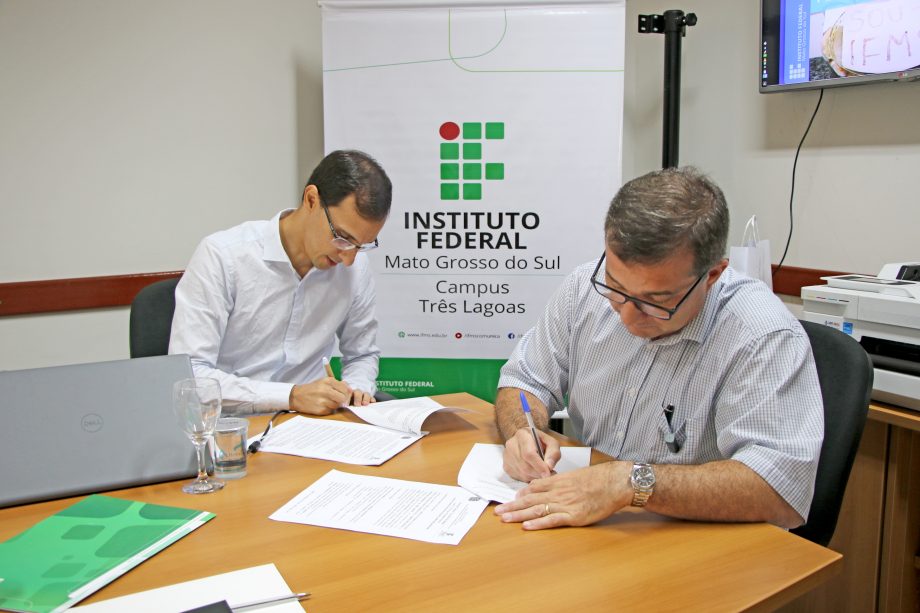 Dr. Cassiano Maia realiza visita no IFMS e no CRAM