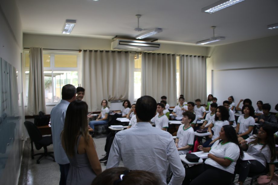 Dr. Cassiano Maia realiza visita no IFMS e no CRAM