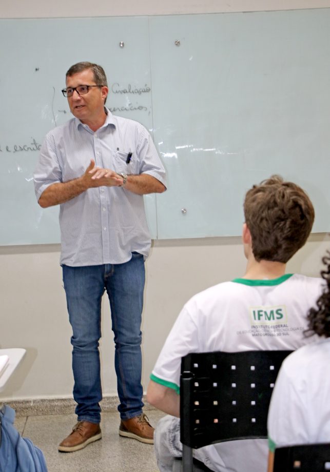 Dr. Cassiano Maia realiza visita no IFMS e no CRAM